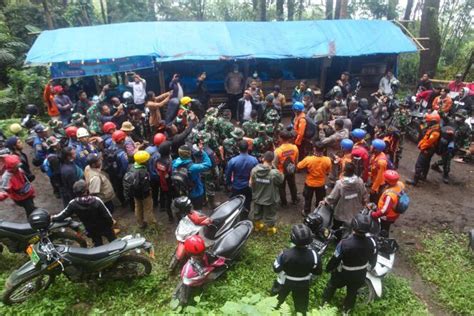 11 Hikers Dead After Indonesia Volcano Erupts Dozen Still Missing