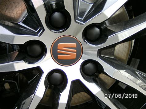 NEW GENUINE SEAT ALLOY WHEEL CENTRE CAPS X 4 COPPER SATIN BLACK