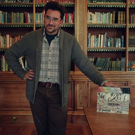 Sex Education Netflix divulga primeiras imagens da ª temporada e apresenta novo personagem