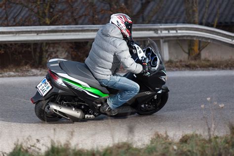 Kawasaki J300 im Test - Testbericht