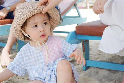 Clip cưng nhất ngày Khi hot girl Cam Cam thể hiện tuyệt kĩ mắt cứ ngủ và miệng cứ ăn