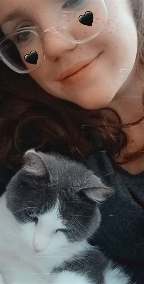 The Brina Who Stole Christmas On Twitter I Feel Like Hot Garbage Today But She Makes Me