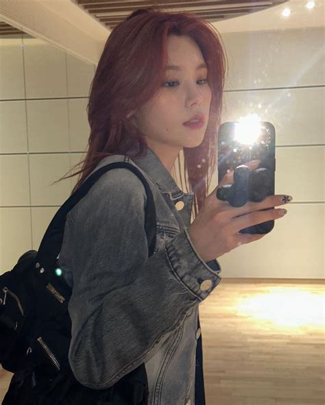 Yeji Red Hair Itzy Red Hair Beautiful Girlfriend