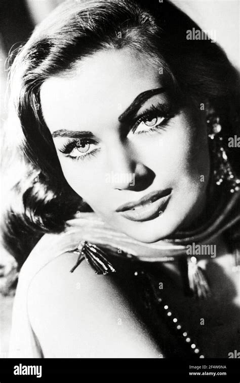 Anita Ekberg Portrait Stockfotos Und Bilder Kaufen Alamy