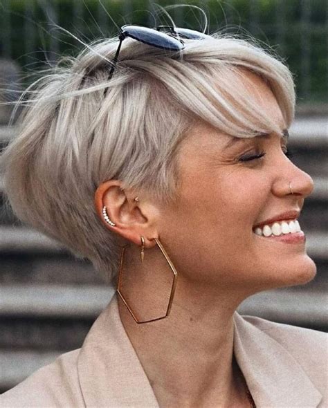 Découvrez idées de Coupe courte blonde et decoupe de cheveux courte en coiffure