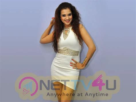 Actress Saloni Aswani Hot Images Galleries HD Images