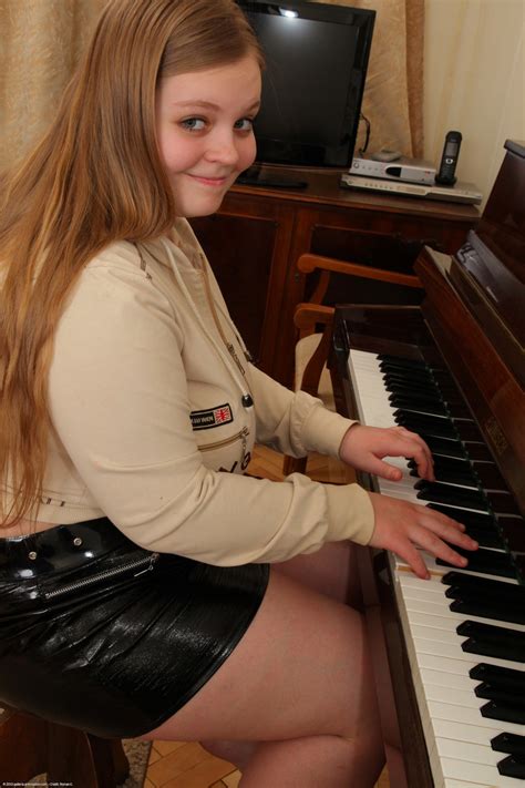 Amateur BBW Yada Getting Naked And Unleashing Her Big Natural Boobs