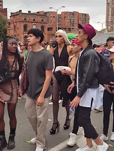 Desfile Del Orgullo Gay Otra Bella Marea Humana