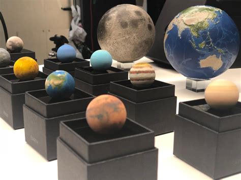 Ar Lets You Explore The Solar System With Mini Planet Models Planet