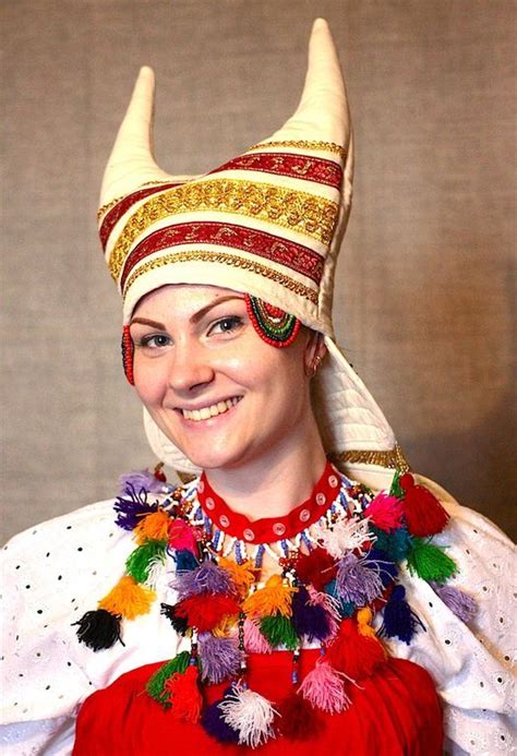Русский народный головной убор "Кичка белая рогатая". | Russian dress ...