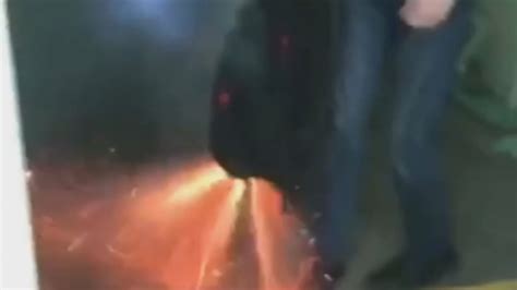 В рюкзаке юного энергетика взорвался пауэрбанк. Real Video - YouTube