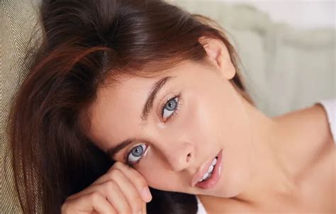 Model Brunette Gorgeous Posing Closeup Beautiful Face Photoshoot Tanned Babe