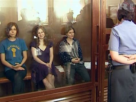 NEWSru Накануне приговора Pussy Riot в их поддержку выступили Стругацкий Юрский Акунин