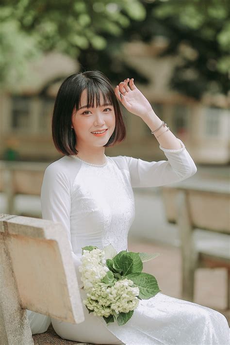 Hot girl trường Báo đẹp quyến rũ trong bộ ảnh chia tay tuổi sinh viên Báo Dân trí