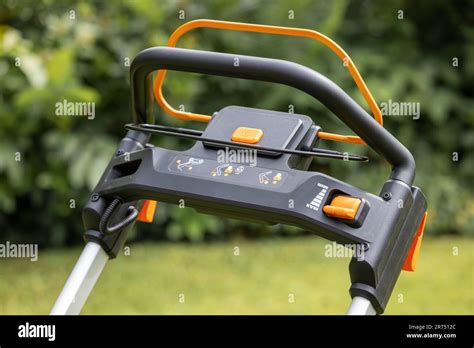 Controls New Cordless Lawn Mower Worx Nitro Wg749e 40 V Detail