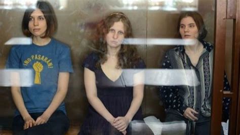 La Pussy Riot libérée se bat pour les deux autres femmes en détention rtbf be