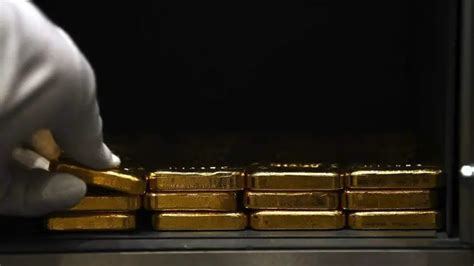 Gold shines as a safe haven: record gains expected amid global tensions