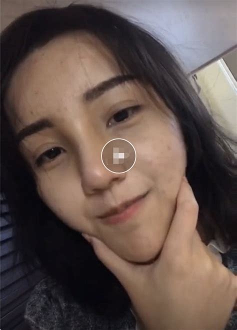 Khi các hot girl bị bóc mẽ nhan sắc thật lúc livestream 1 giây lỡ tay tắt nhầm filter là ăn về