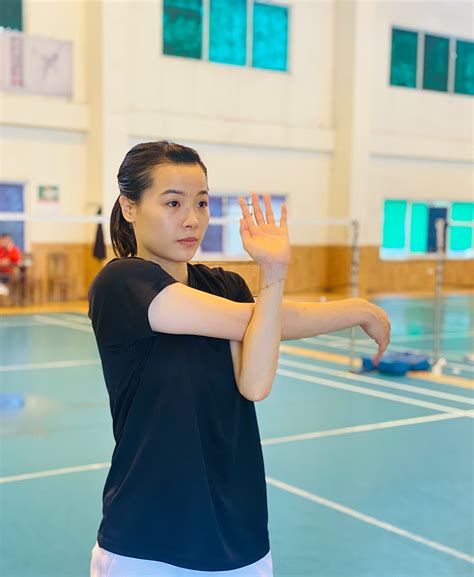 Hot girl cầu lông Nguyễn Thùy Linh coi trọng khởi động như thế nào