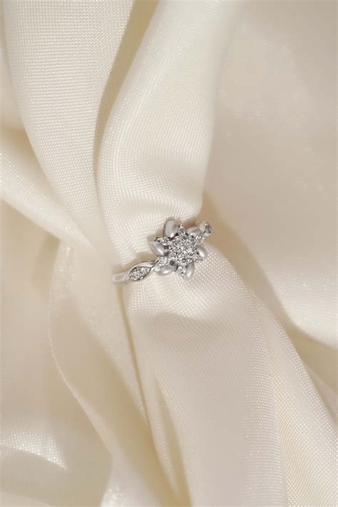 JULIA JEWELRY – White Gold 750 with Real Diamond