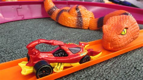 Track Time Villains Of The Snake Pit Using Serpent S Revenge Hot Wheels Track Set Pieces Youtube
