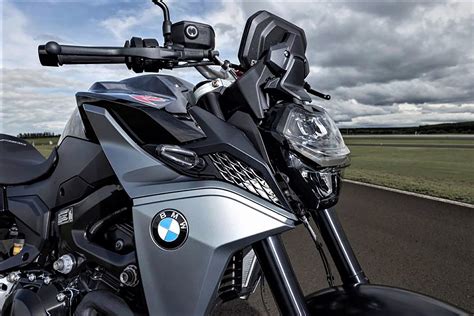 Apresentada nas versões Sport e Sport Plus nova naked BMW F 900 R mostra serviço nas pistas