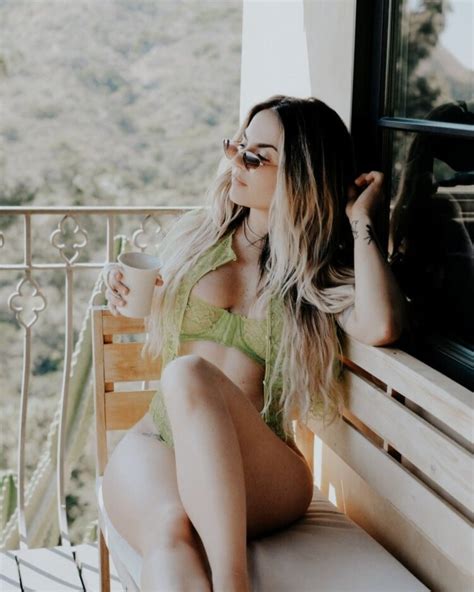 Hot Sexy Bethany Humphrey Bikini Pics