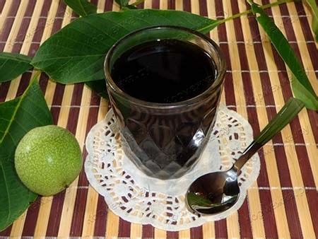 Настойка зеленого грецкого ореха: рецепты, применение, свойства