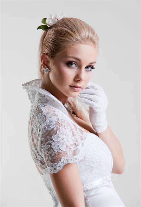 Portrait De Belle Fille Blonde Sensuelle Sexy Dans Une Robe Rose W Image Stock Image Du Robe