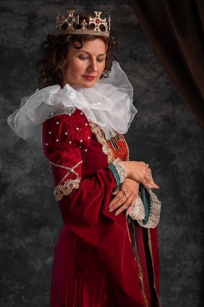 Portrait De Reine Avec Couronne Royale Photo Gratuite