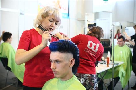 Четверо красноярцев поедут в Москву на финал конкурса парикмахеров и ...