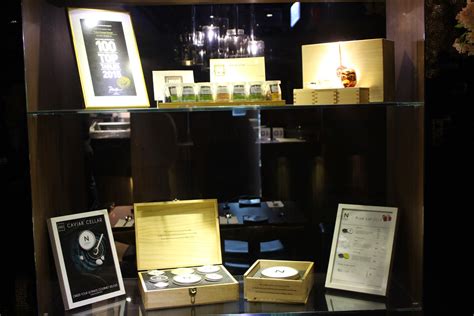 Naked Gurume Gyarari グルメ画廊回味台灣吃喝藝術