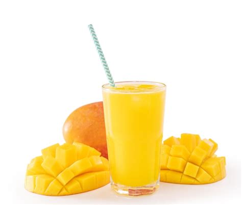 Jugo De Mango Tropical Fresco Con Hermosa Pulpa Cortada En Cubitos Y