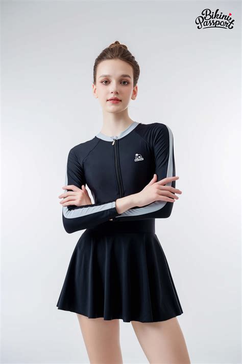 Đồ bơi Nữ BIKINI PASSPORT một mảnh tay dài dạng váy có khóa logo Đen BS BL Shopee