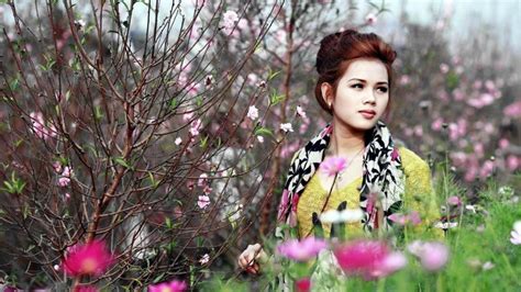 Trees Women Outdoors Women Model Flowers Looking Away Long Hair Nature Brunette Asian