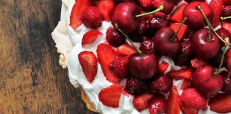 Pavlova aux fruits rouges découvrez les recettes de Cuisine Actuelle