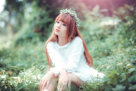 Hot girl ảnh thẻ gây bất ngờ với loạt ảnh cô đơn trong rừng