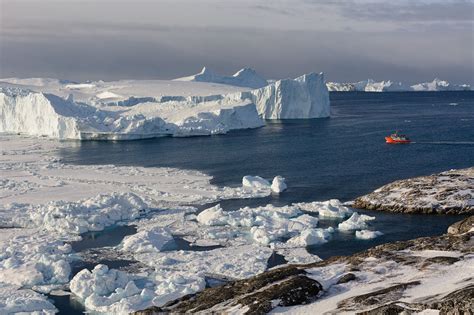 Red Boat Among Icebergs Bateau Rouge Parmi Les Icebergs Flickr