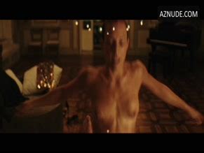 Loro Nude Scenes Aznude