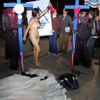 Naked Protesters Phun Org Forum
