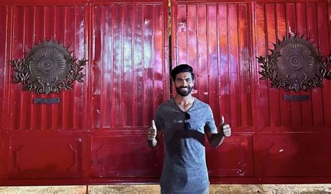 Fun To Pose As A Fan In Front Of The Legends House Ravindra Jadeja