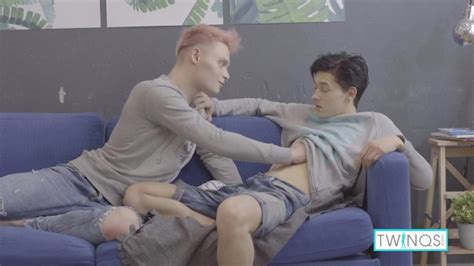 朋克男孩 Oliver 被大鸡巴 Logan 钻了 Pornhub Gay