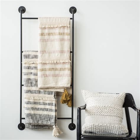 Wall Mounted Blanket Rack Homyhomee