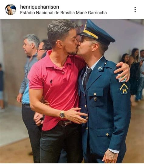 Pede pra sair Soldado da Polícia Militar que protagonizou beijo gay em formatura sai da