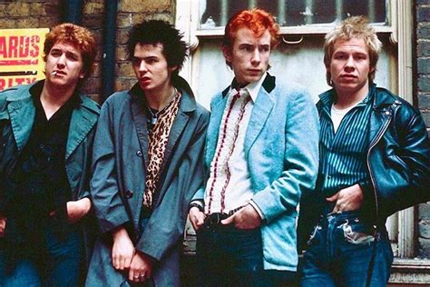 Ezért szakadt két táborra a Sex Pistols Rockbook hu