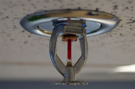Brass Glass Bulb Fire Sprinkler Wall Mounted 55 140 Deg C At Rs 300
