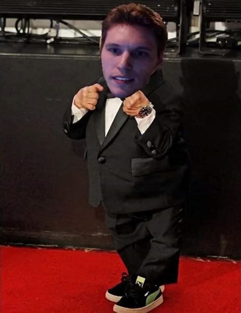 omg i met jerma at twitchcon! just look at him in all his glory :) : r