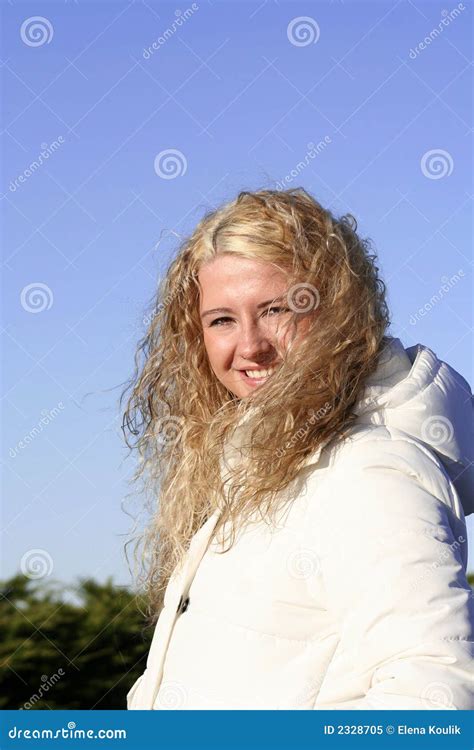 Fille Blonde De Sourire Heureuse Image Stock Image Du Mignon Occasionnel