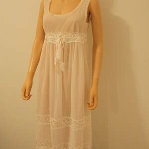 Vintage Pink LINGERIE Double Chiffon Pink Nightgown Robe LINGERIE Bust 34 Quality Pleated