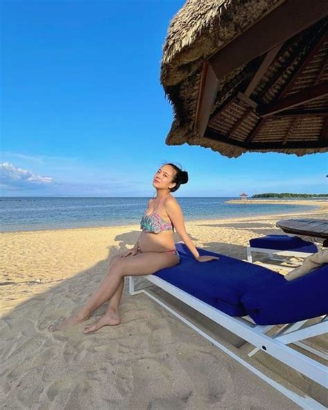 Hot Sexy Dhea Ananda Bikini Pics